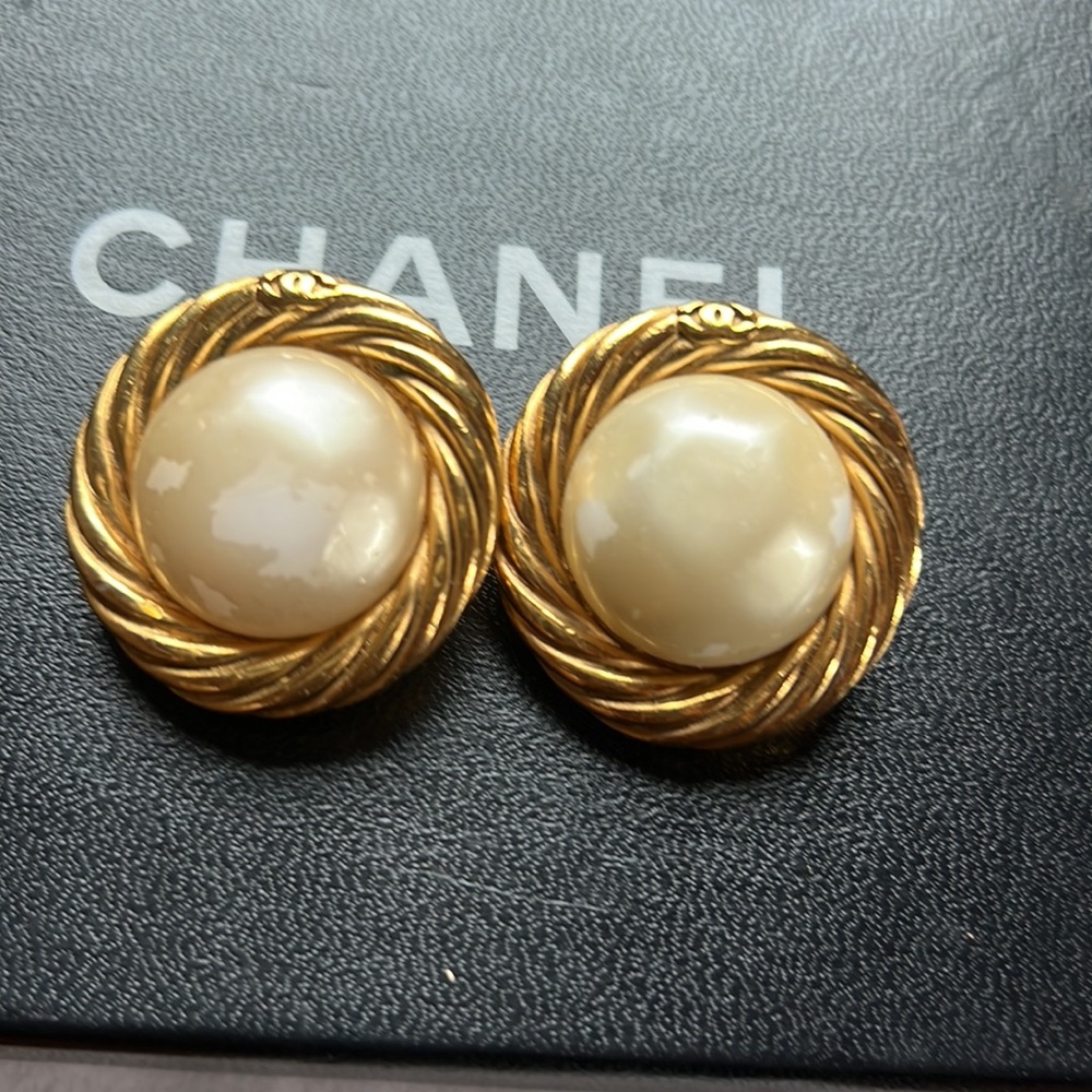 Vintage Chanel Clips(Authentic) - Picture 7 of 9